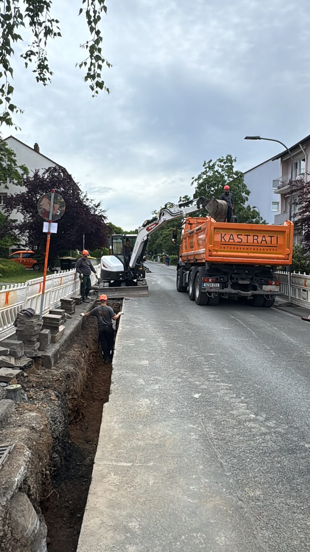 Leitungsgraben mit Pflasterarbeiten